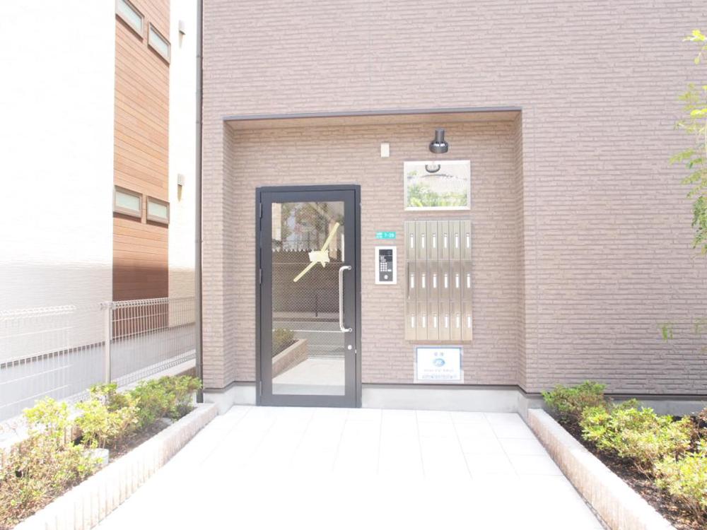 21/30 エントランス