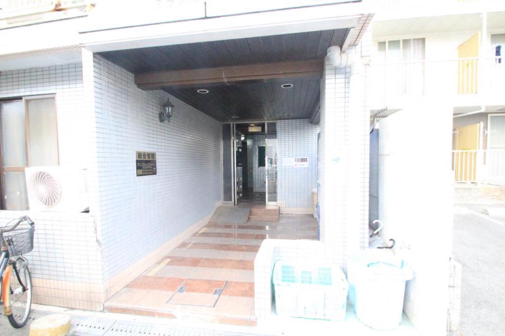 28/30 エントランス