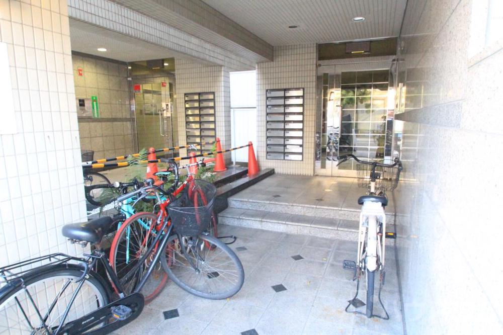 27/30 エントランス