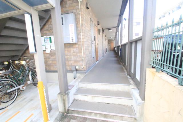 27/30 エントランス