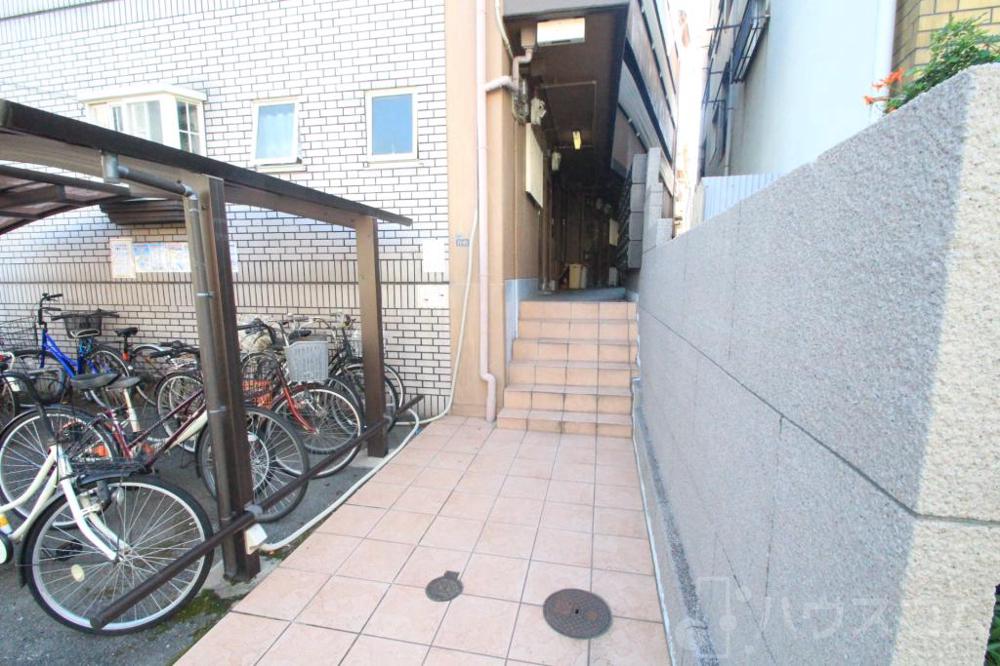 24/30 エントランス