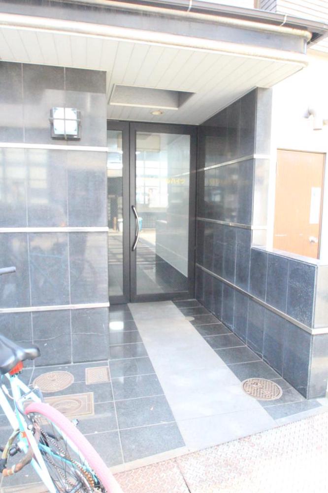 26/30 エントランス