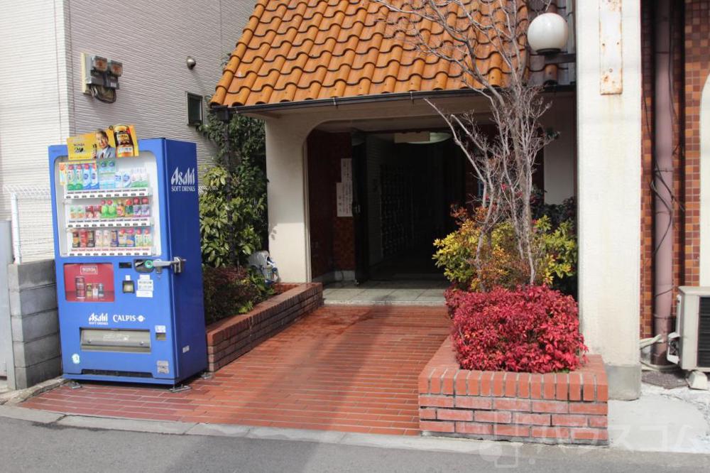 26/30 エントランス