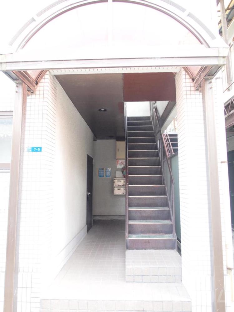 21/26 エントランス