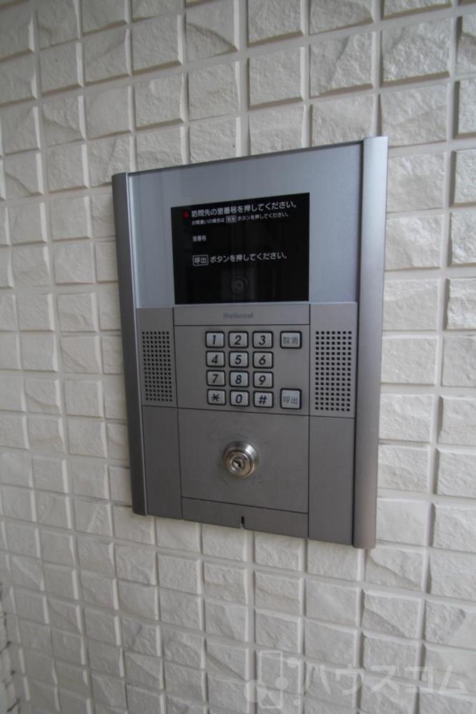 28/30 エントランス