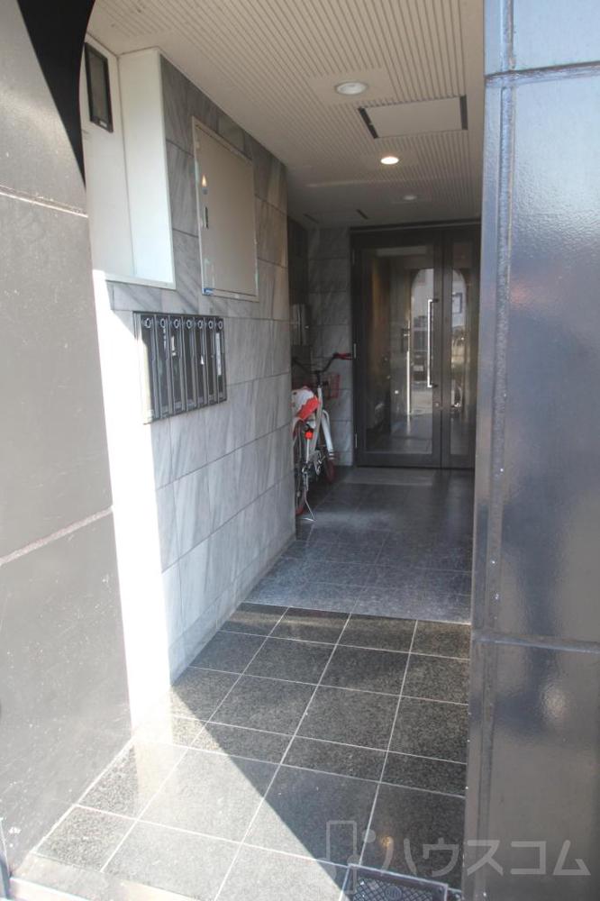 27/30 エントランス