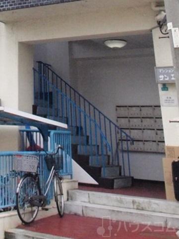 25/27 エントランス