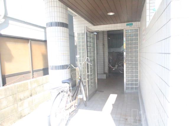 22/30 エントランス