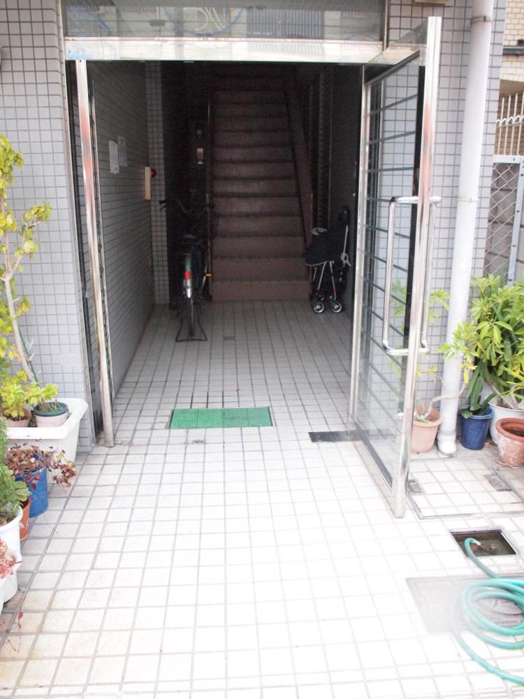 25/30 エントランス