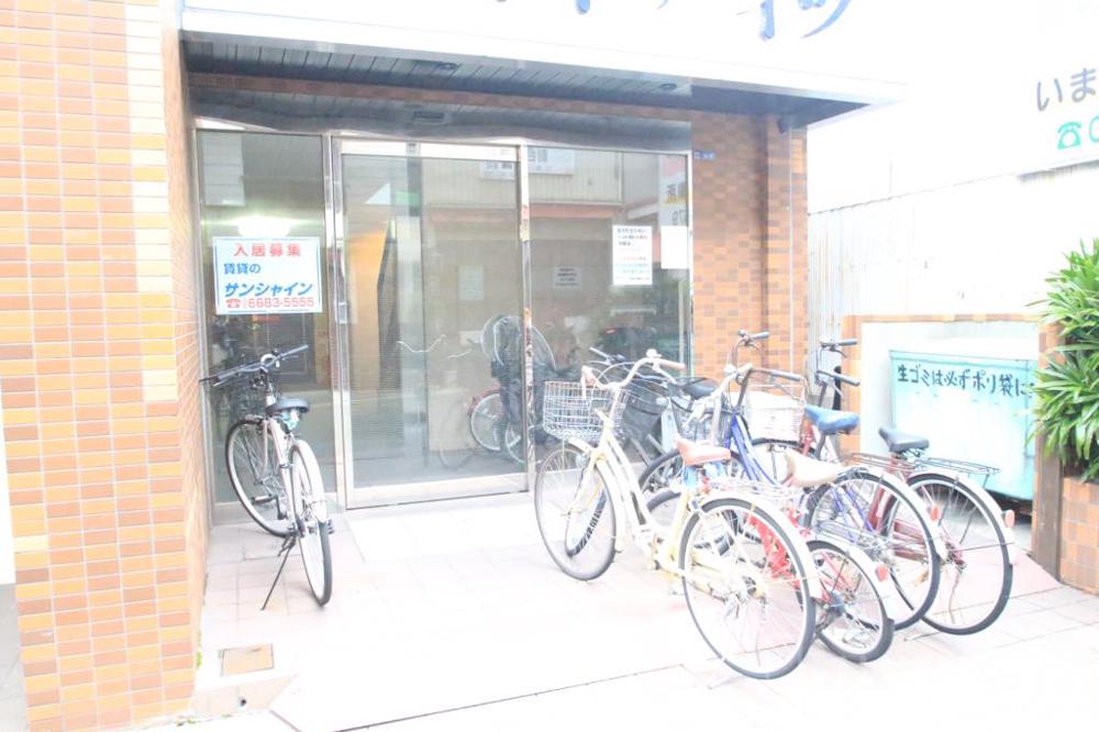 26/30 エントランス