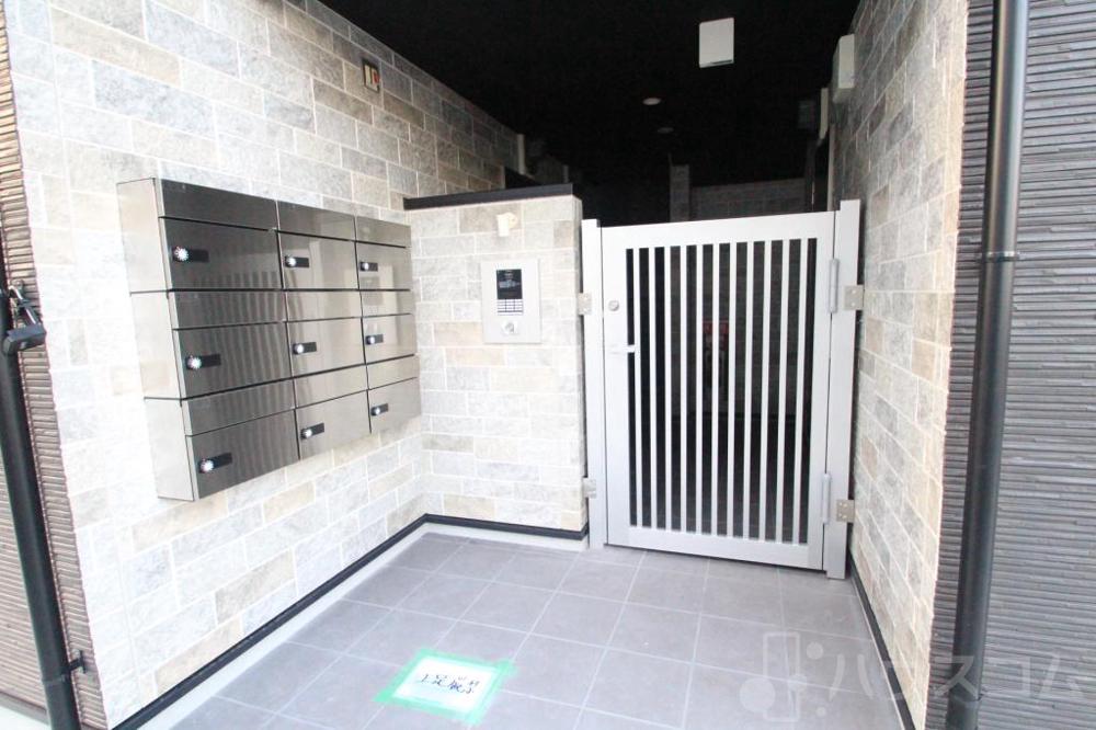 28/30 エントランス