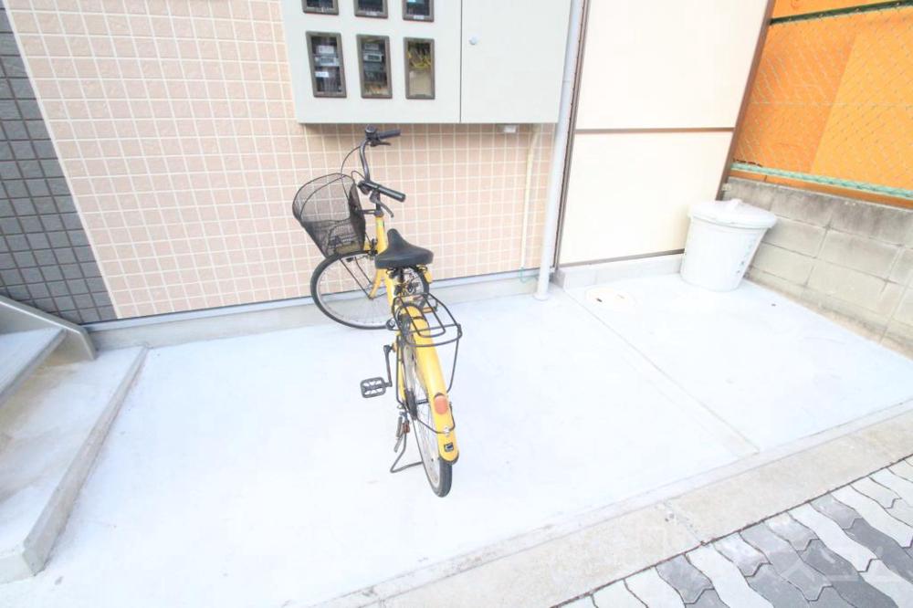 23/30 エントランス