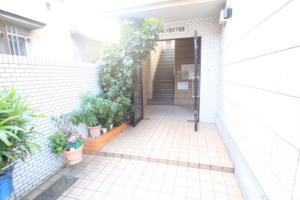 26/30 エントランス