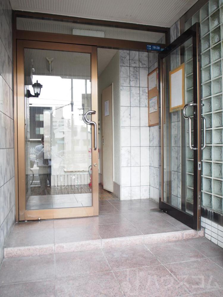 24/30 エントランス