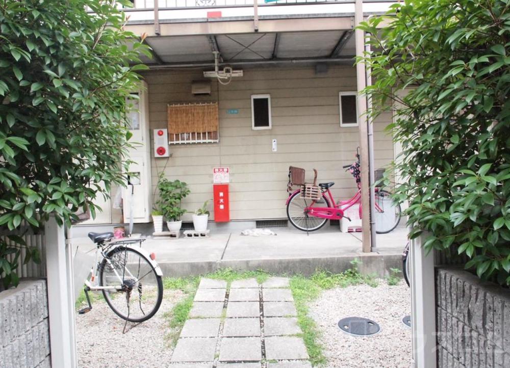 21/23 エントランス