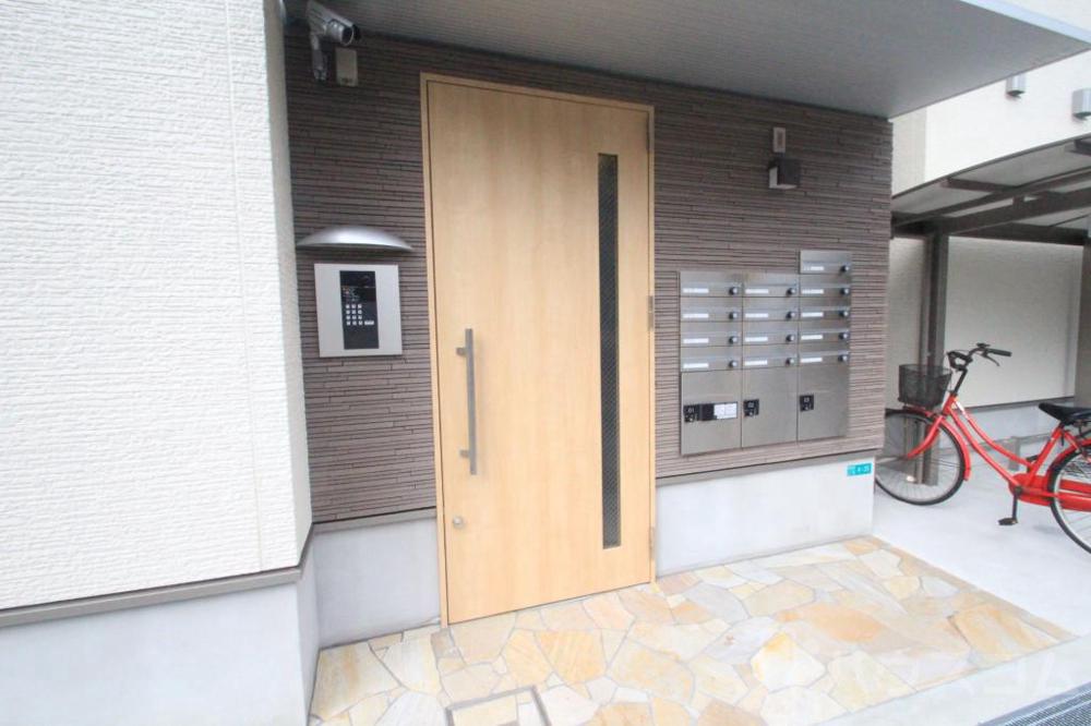 27/30 エントランス