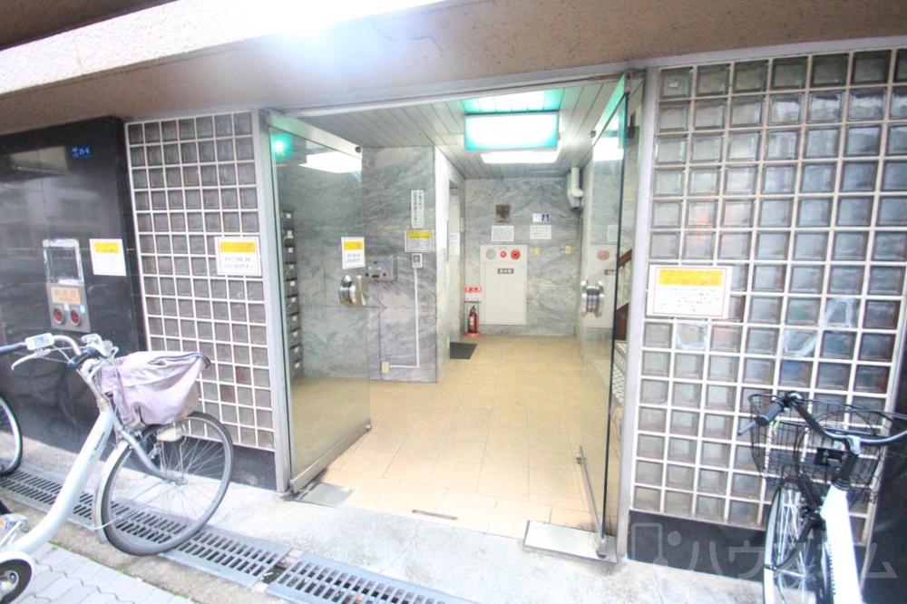 25/30 エントランス