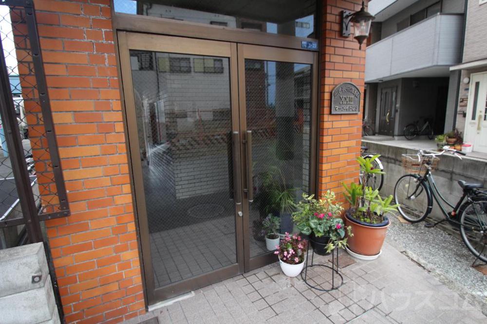 25/30 エントランス