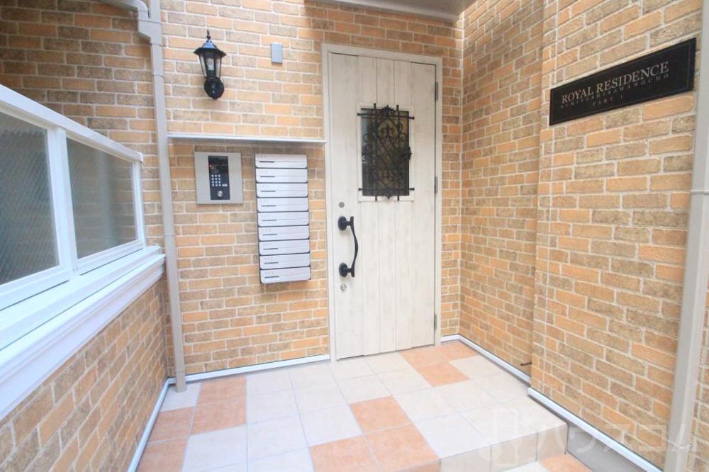 28/30 エントランス