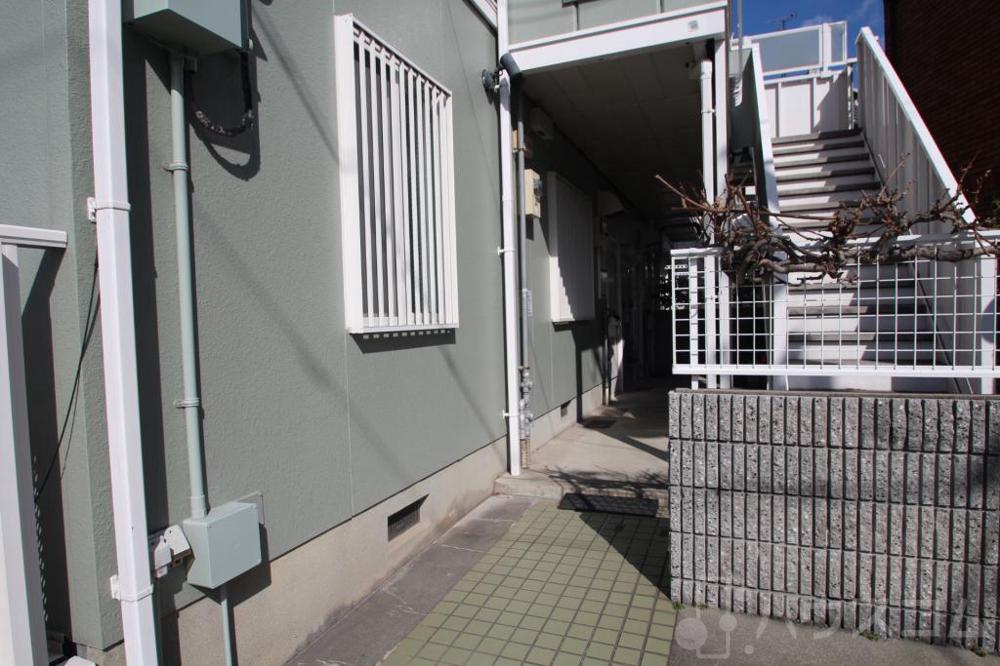 28/30 エントランス