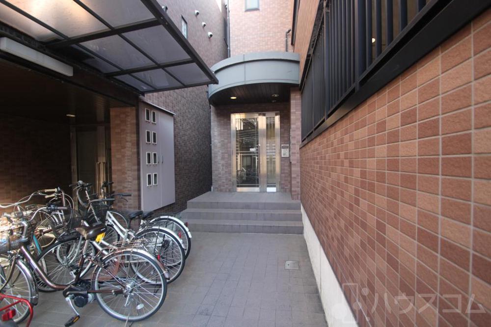 27/30 エントランス