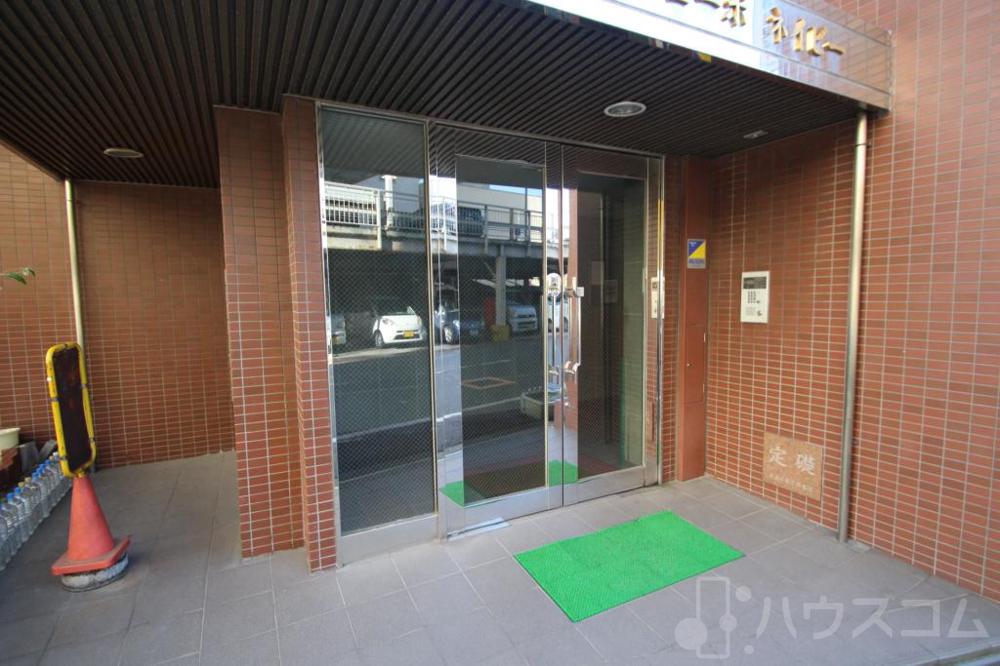 27/30 エントランス