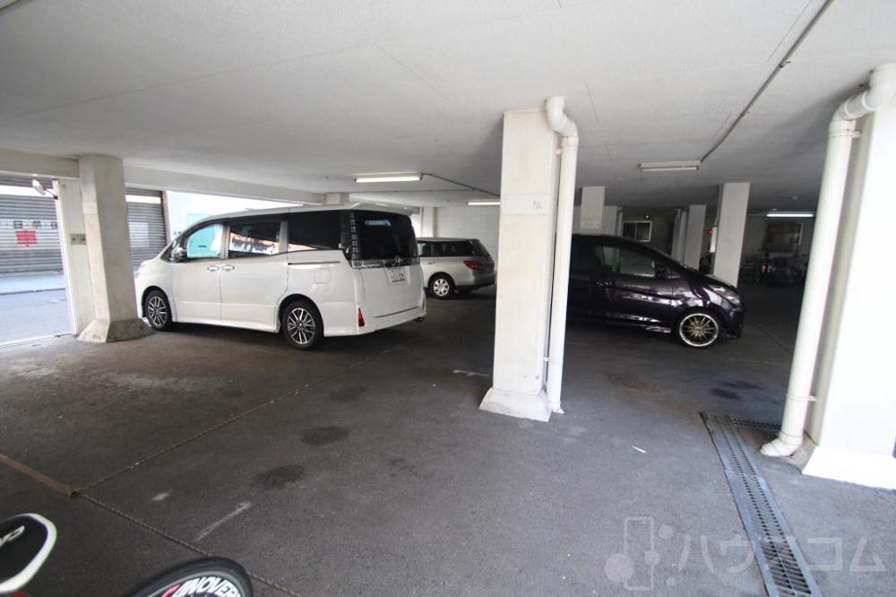 25/30 駐車場