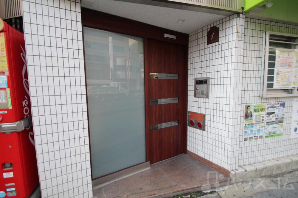 28/30 エントランス