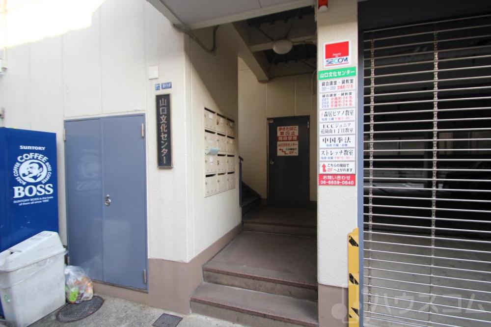 23/30 エントランス