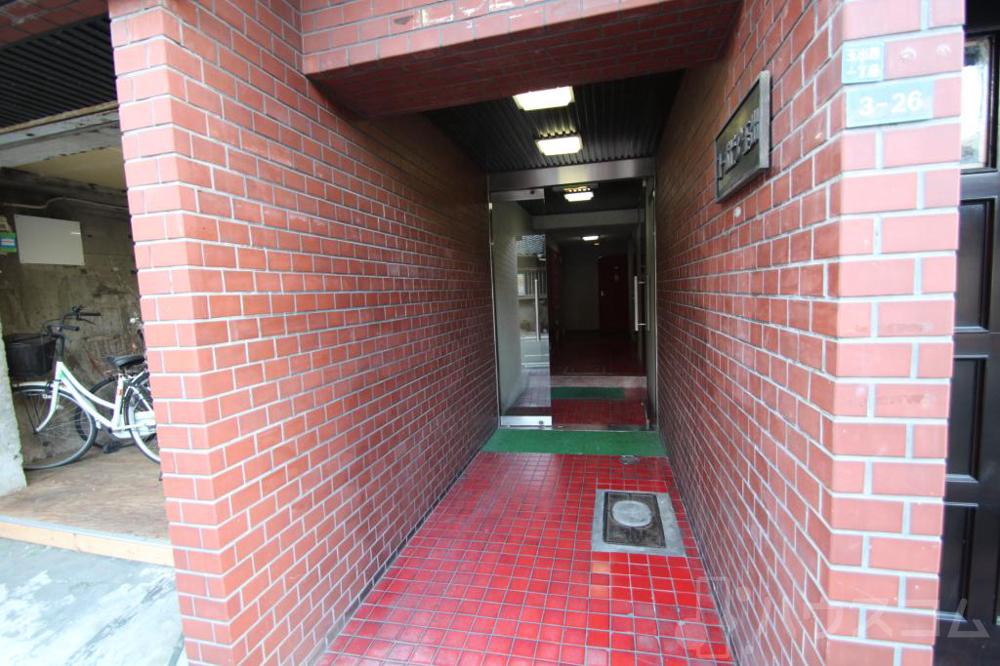 21/30 エントランス