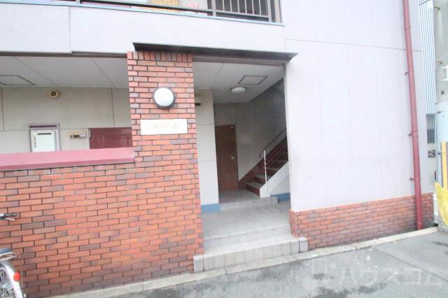 23/25 エントランス