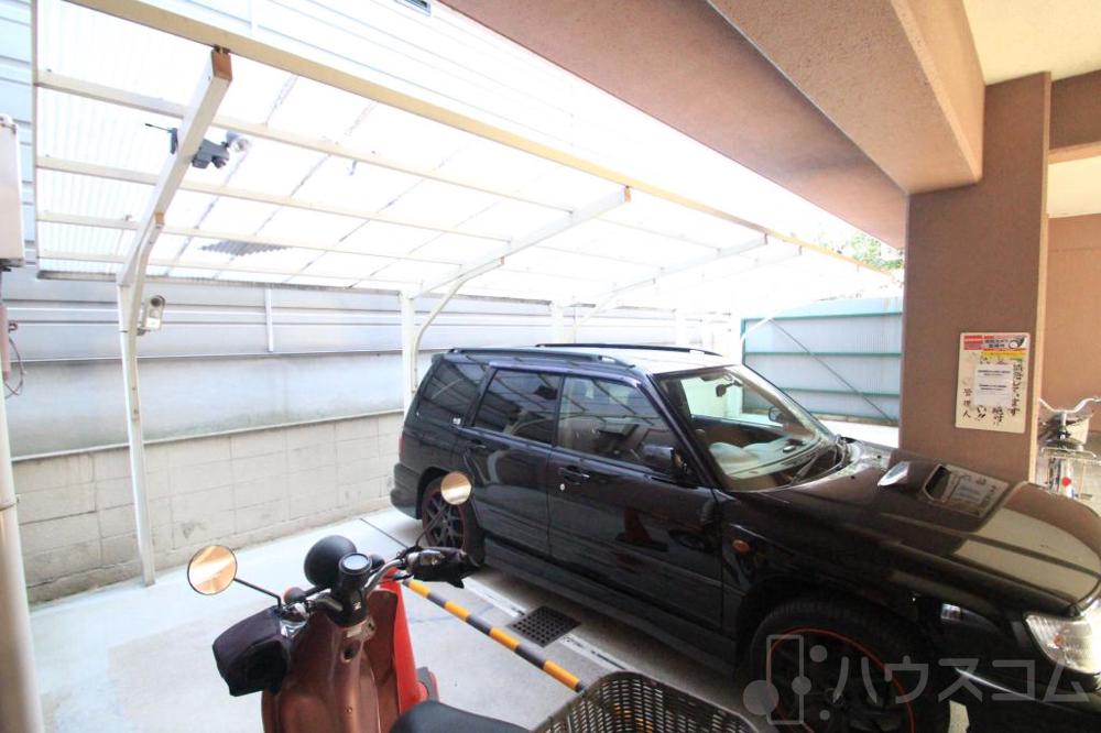 28/30 駐車場