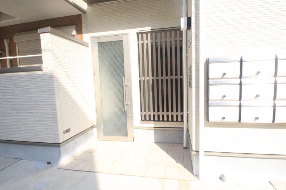 28/30 エントランス