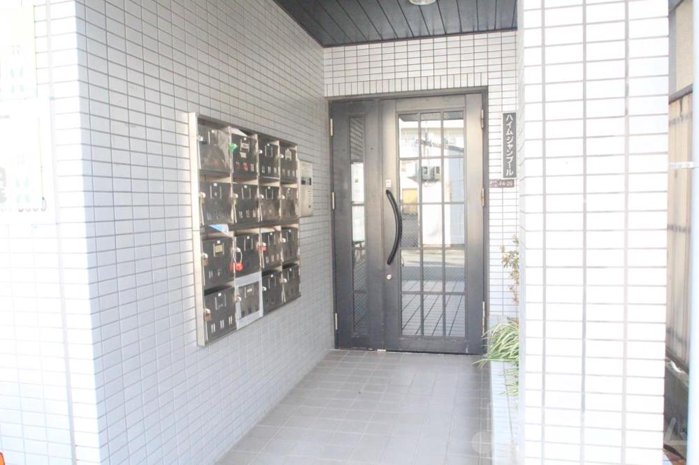 25/30 エントランス