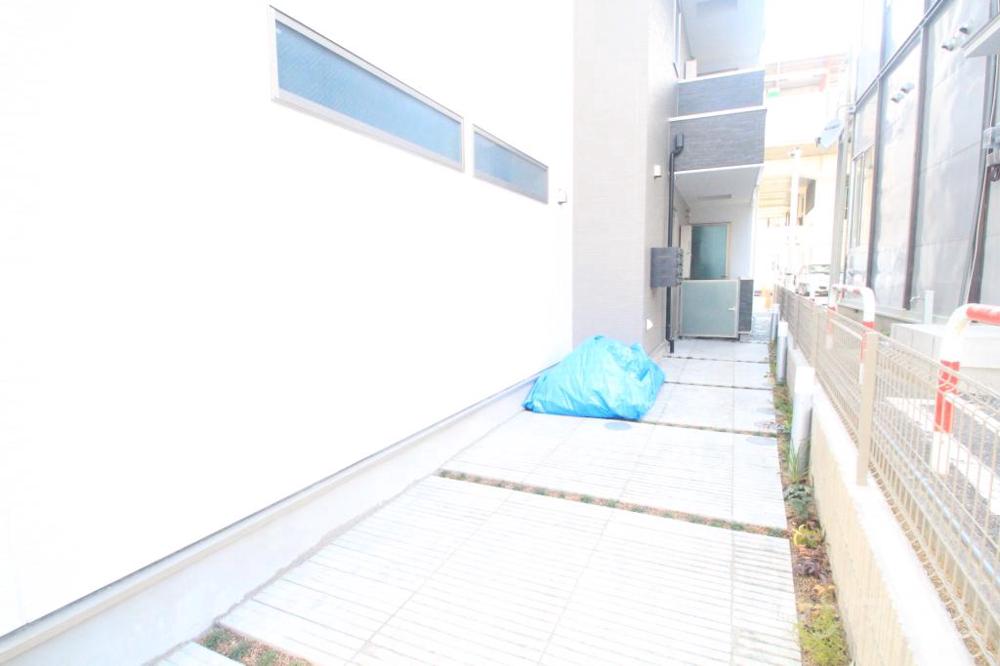 24/30 エントランス