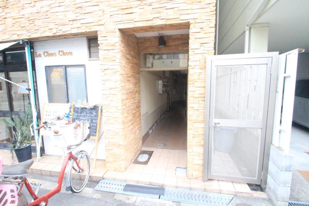 21/29 エントランス