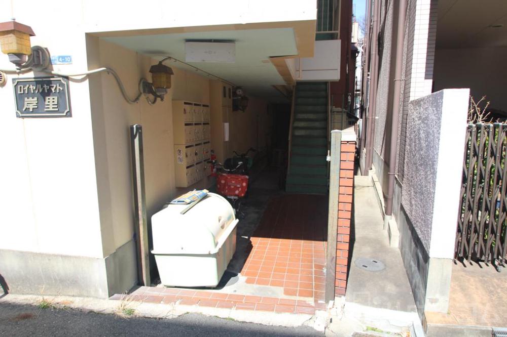 23/30 エントランス