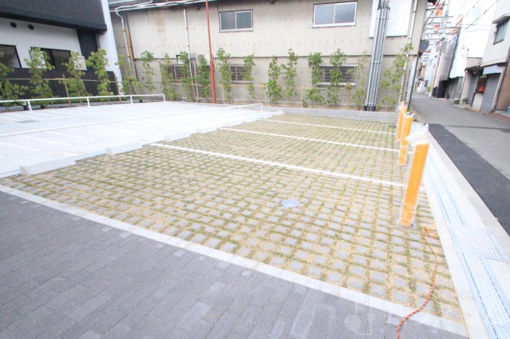 26/30 駐車場