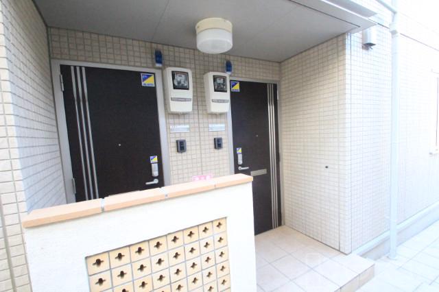 27/30 エントランス