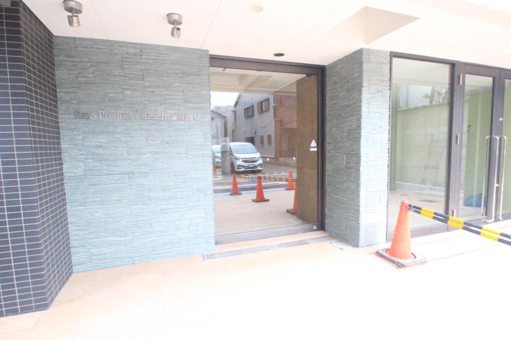 28/30 エントランス