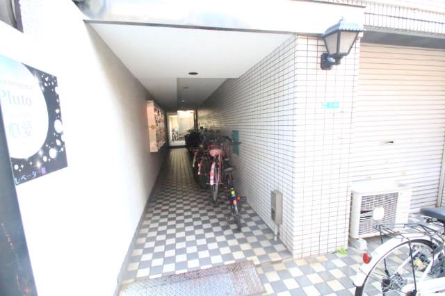 21/30 エントランス