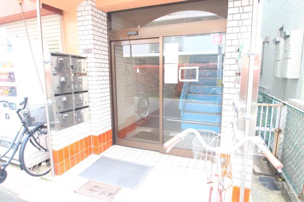 26/30 エントランス