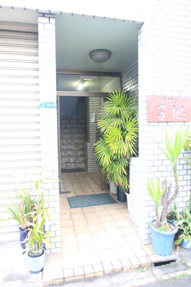 23/30 エントランス