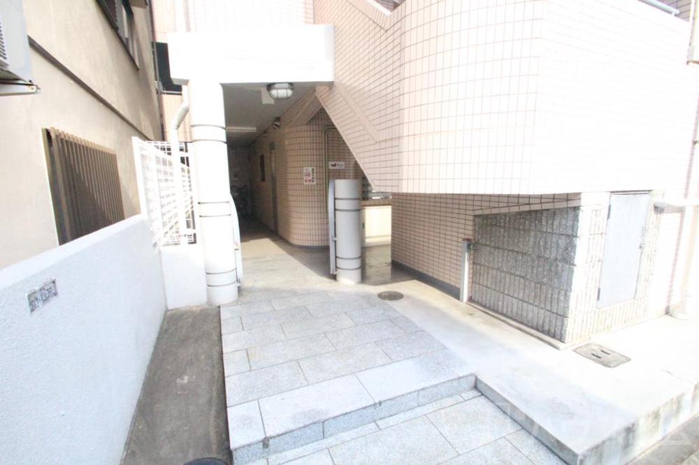 26/30 エントランス