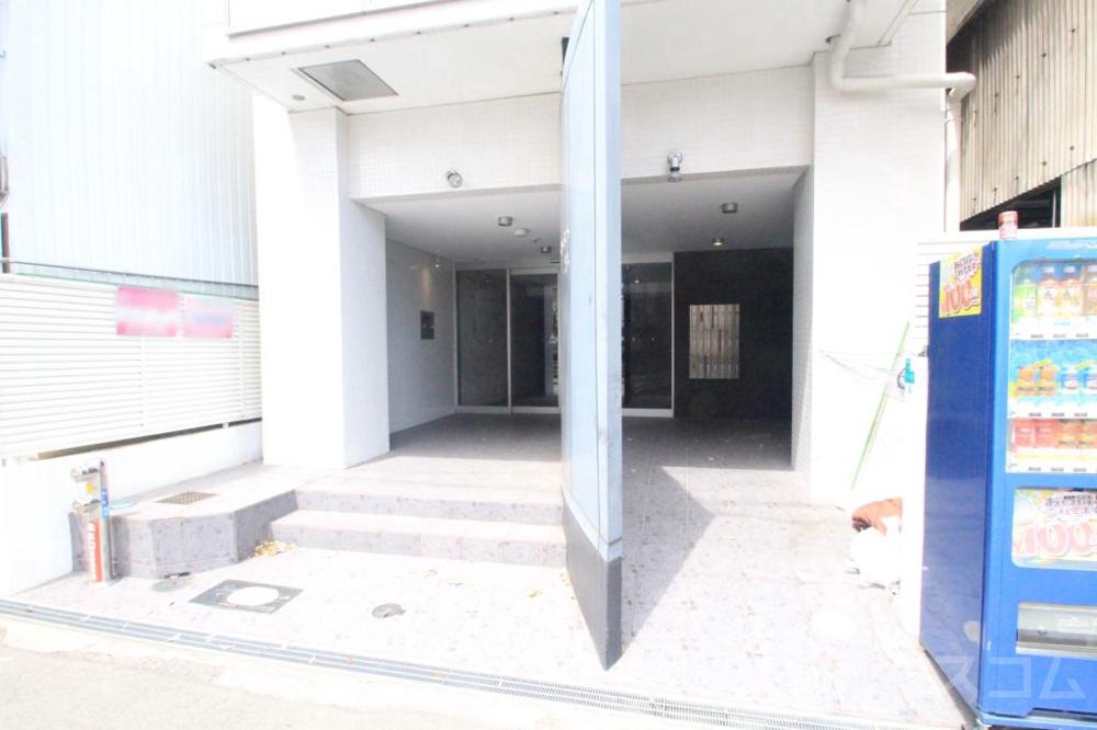 28/30 エントランス