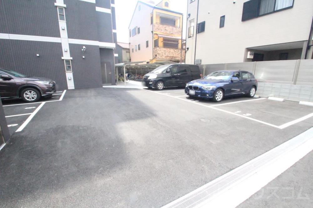 28/30 駐車場