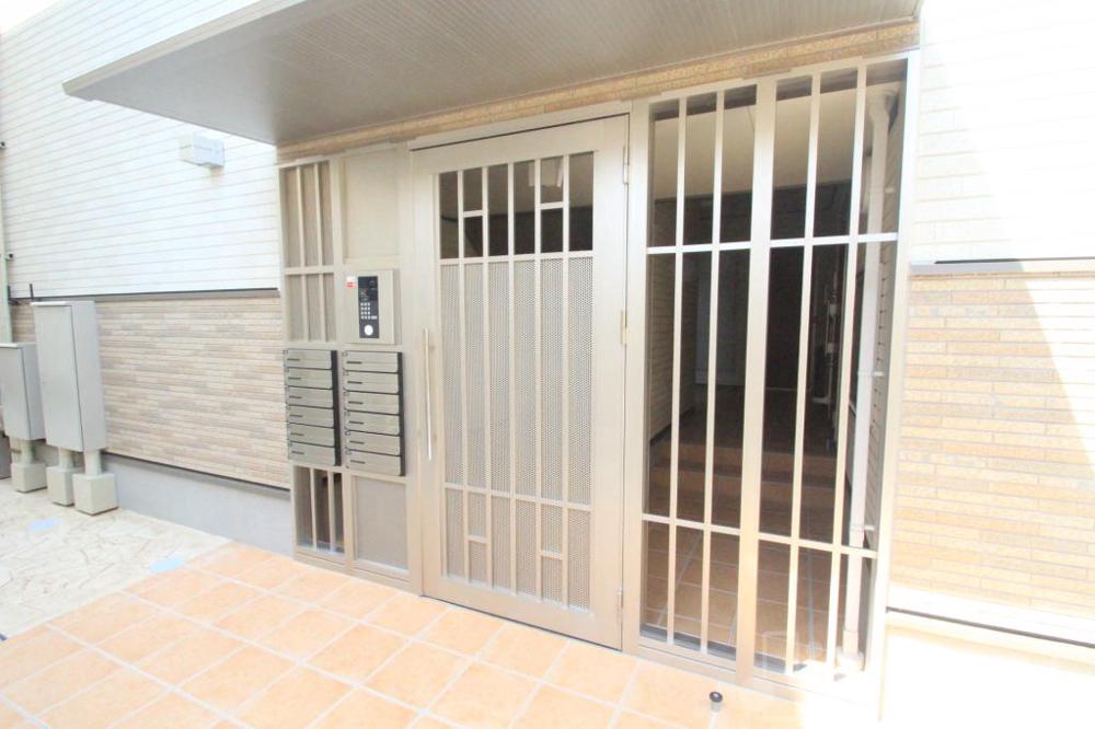 28/30 エントランス