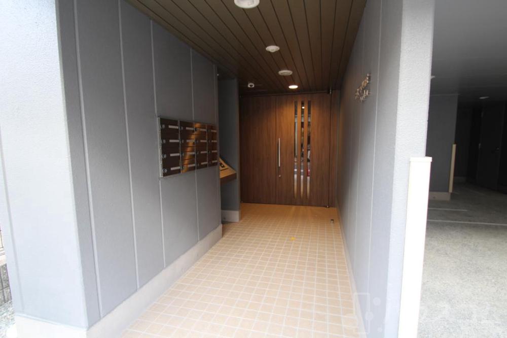 28/30 エントランス