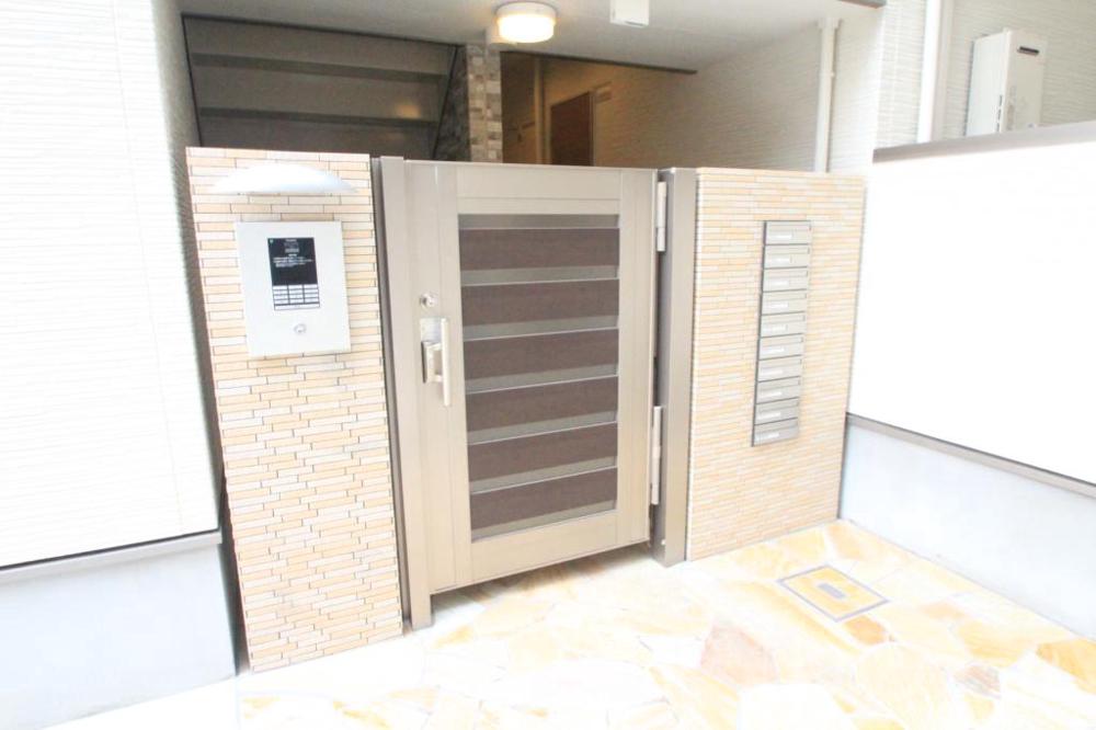 26/30 エントランス