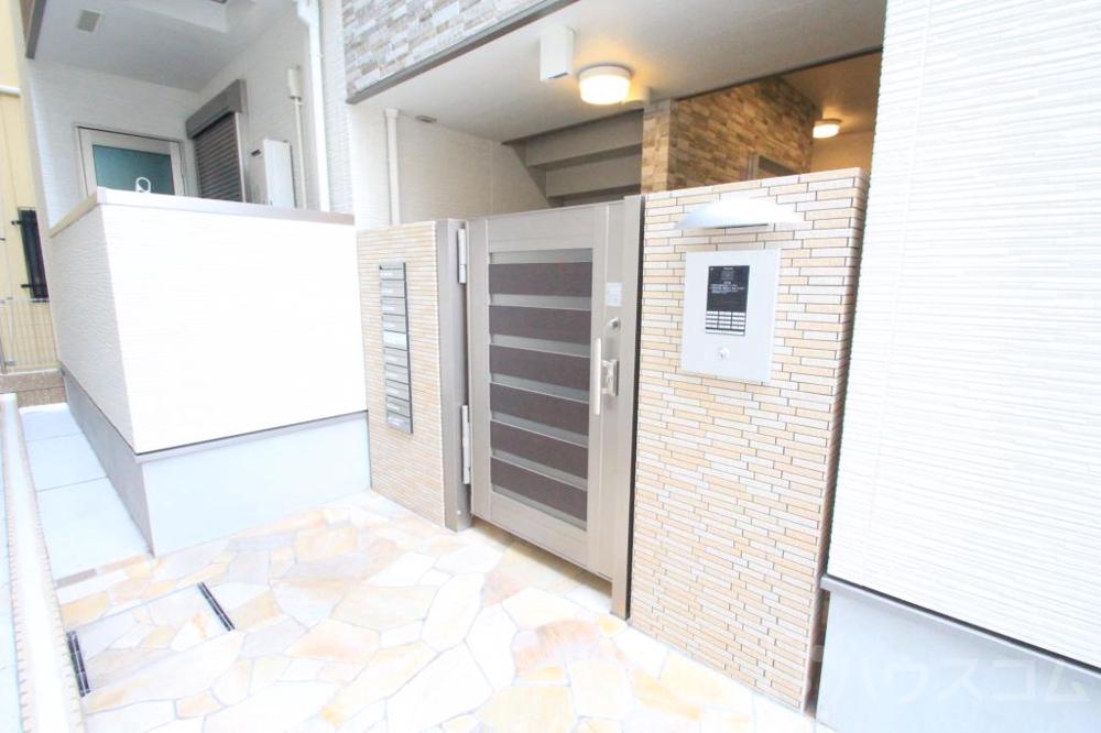 26/30 エントランス